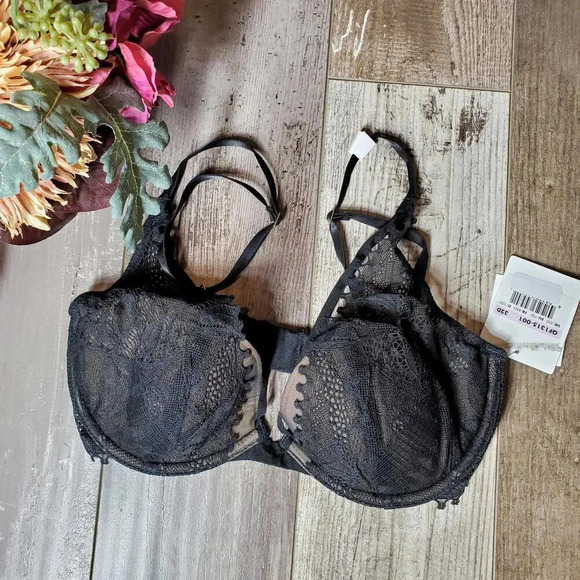 NWT Calvin Klein Black and Beige Lace Provocative Plunge Bra Size 32D - Picture 1 of 7